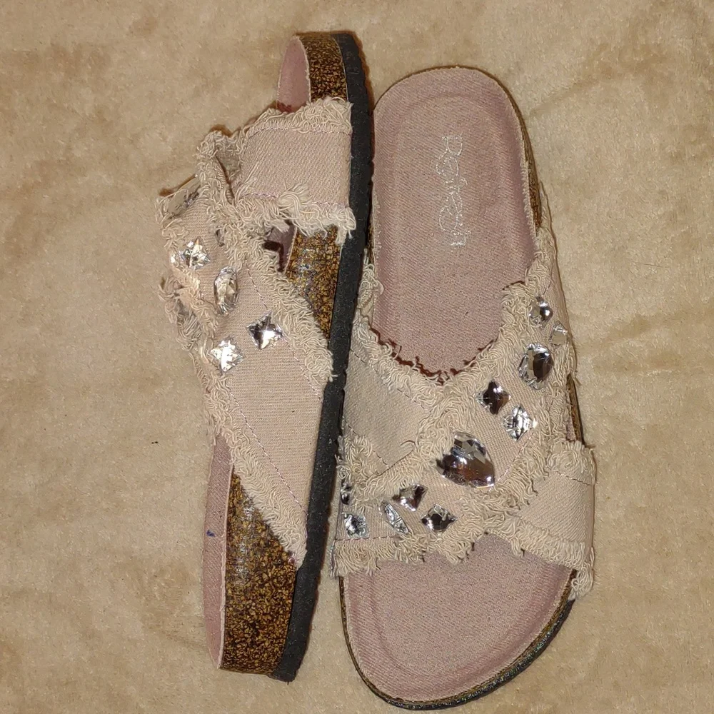 👣REFRESH ,🇺🇲Mauve Crisscross Rhinestone Leo Sandals